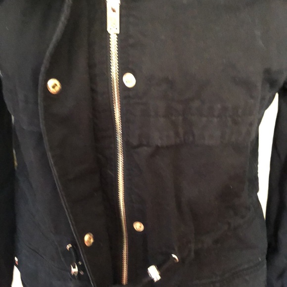 H&M coat size 6 Ptp 22”. Removable fur collar - Picture 3 of 7